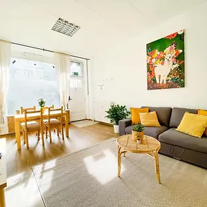 https://3-br-6stations-to-alex-self-checkin-street-parking.find-berlin-hotels.com